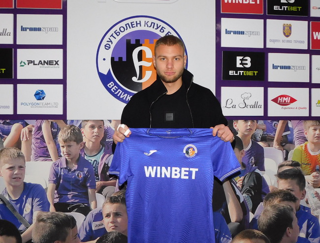 Етър привлече юноша на Левски