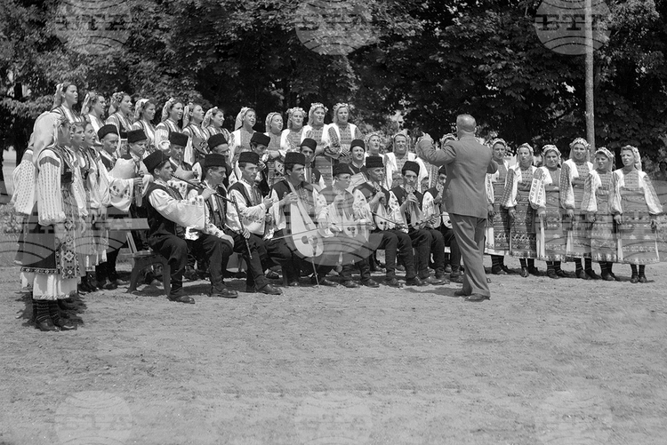 January 7, 1950: Philip Koutev National Folklore Ensemble Set Up