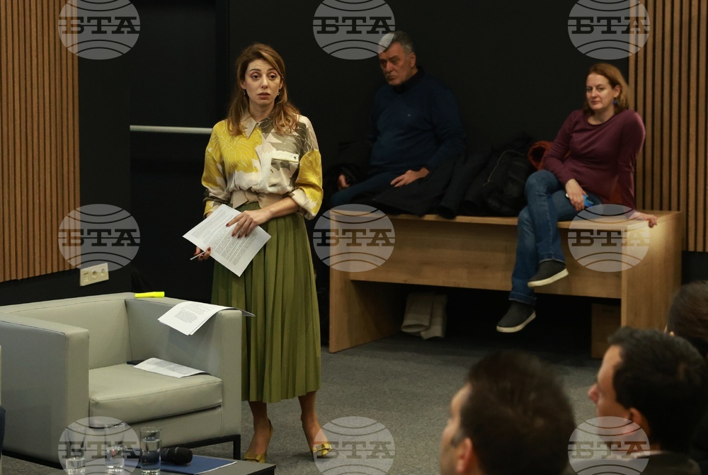 Недостиг на места в детските градина и училища - стратегия - представяне