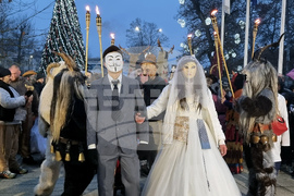 Долна Митрополия - кукерски игри - шествие