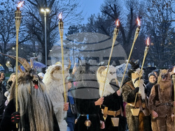 Долна Митрополия - кукерски игри - шествие