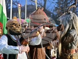 Долна Митрополия - кукерски игри - шествие