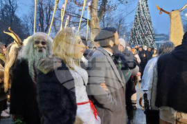 Долна Митрополия - кукерски игри - шествие