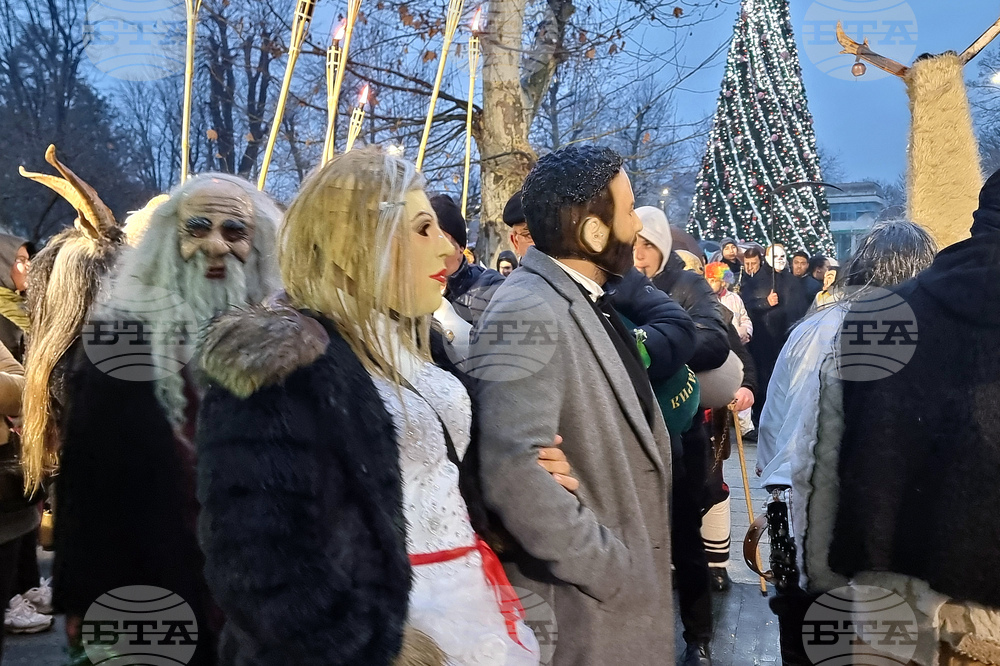 Долна Митрополия - кукерски игри - шествие