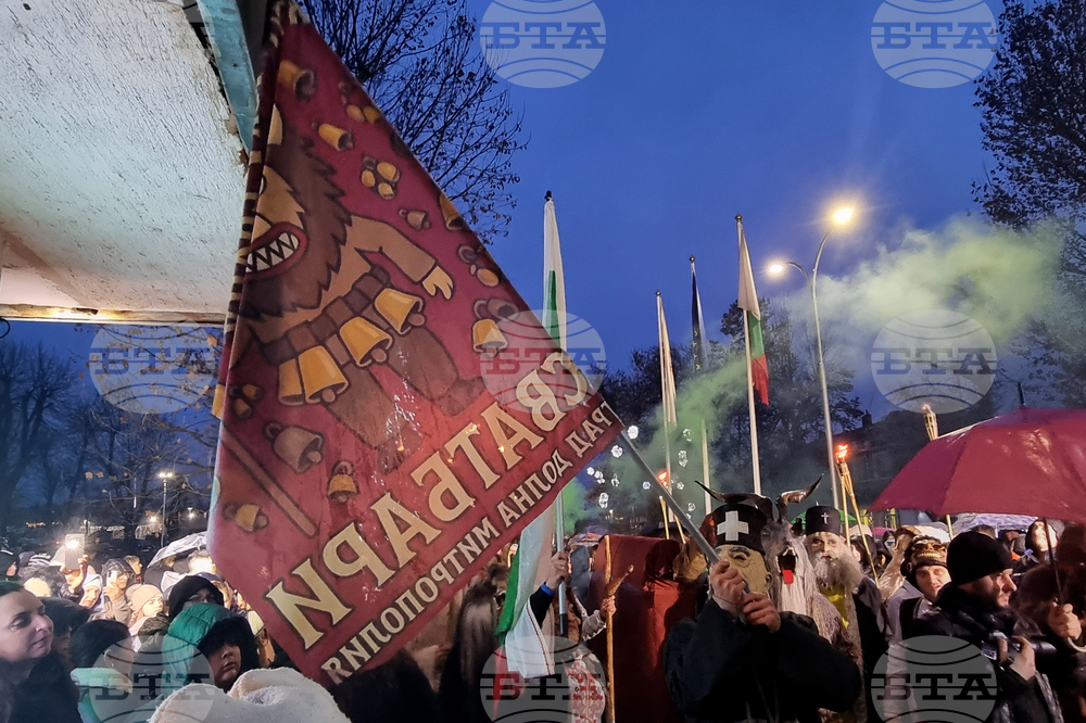 Долна Митрополия - кукерски игри - шествие