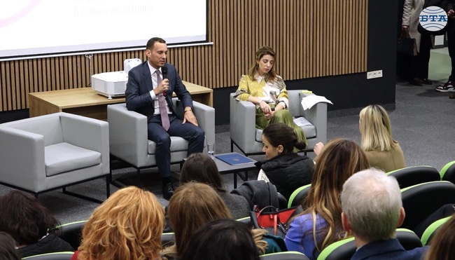 През 2026 г. се предвижда откриване на 2855 нови места в яслите и детските градини в София, а през 2027 г. - още близо 1500