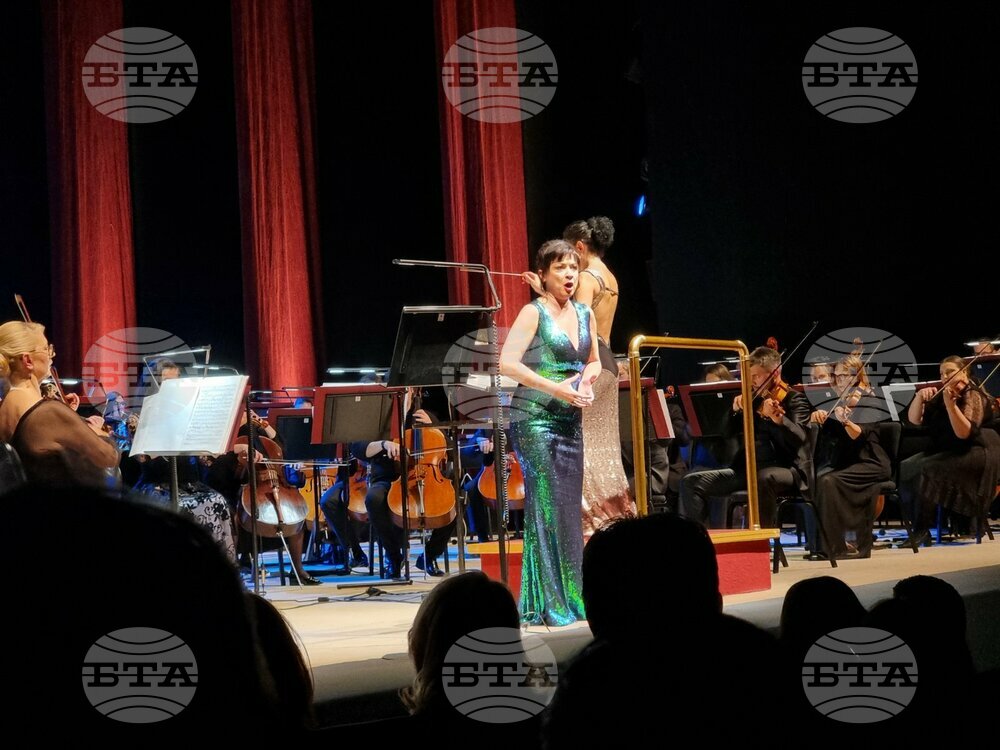 Bulgarian Soprano Alexandrina Pendatchanska Gives Gala in Skopje
