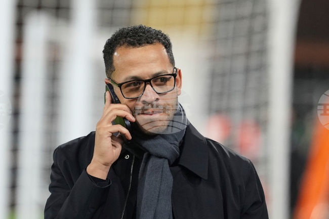 Лиъм Росиниър се надява да последва стъпките на бившия мениджър на Манчестър Юнайтед Алекс Фъргюсън и да превърне младите и неопитни футболисти на Челси в победители