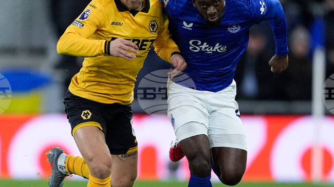 Наполи подписва с полузащитник на Уулвърхямптън от следващия сезон