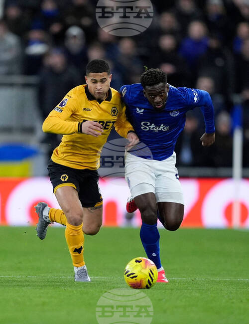 Наполи подписва с полузащитник на Уулвърхямптън от следващия сезон