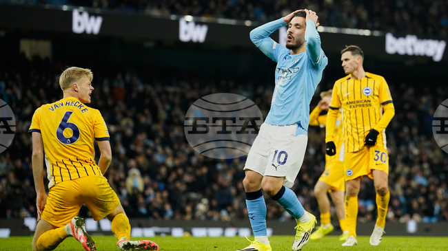 Манчестър Сити и Астън Вила загубиха точки в преследването на лидера Арсенал, Манчестър Юнайтед не успя да победи Бърнли в Англия