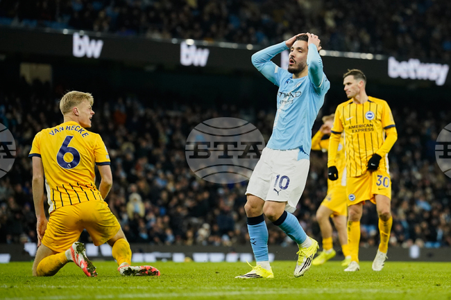 Манчестър Сити и Астън Вила загубиха точки в преследването на лидера Арсенал, Манчестър Юнайтед не успя да победи Бърнли в Англия