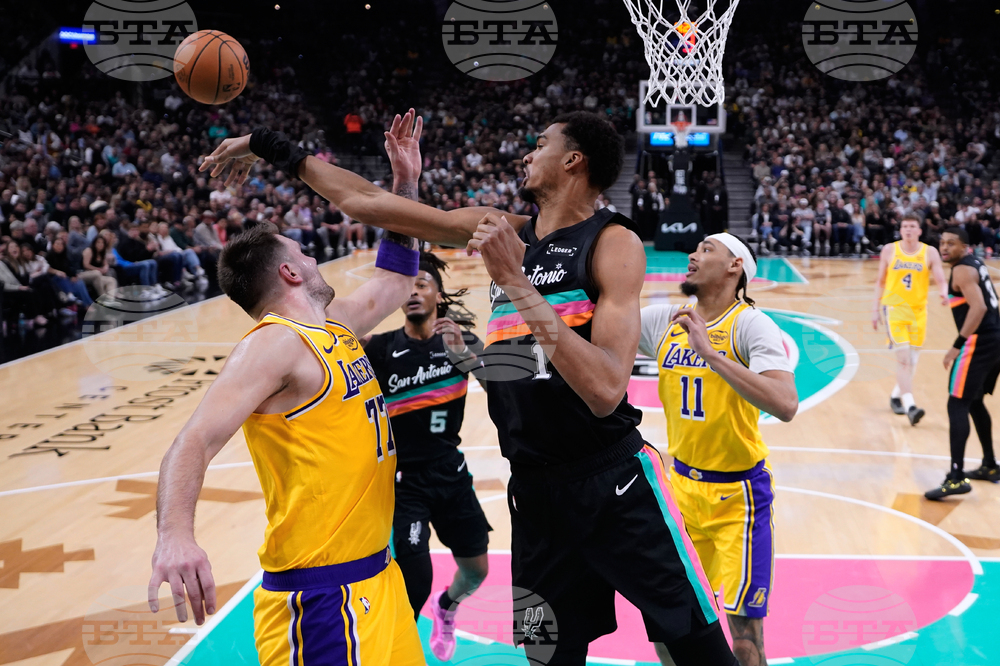 Lakers Spurs Basketball