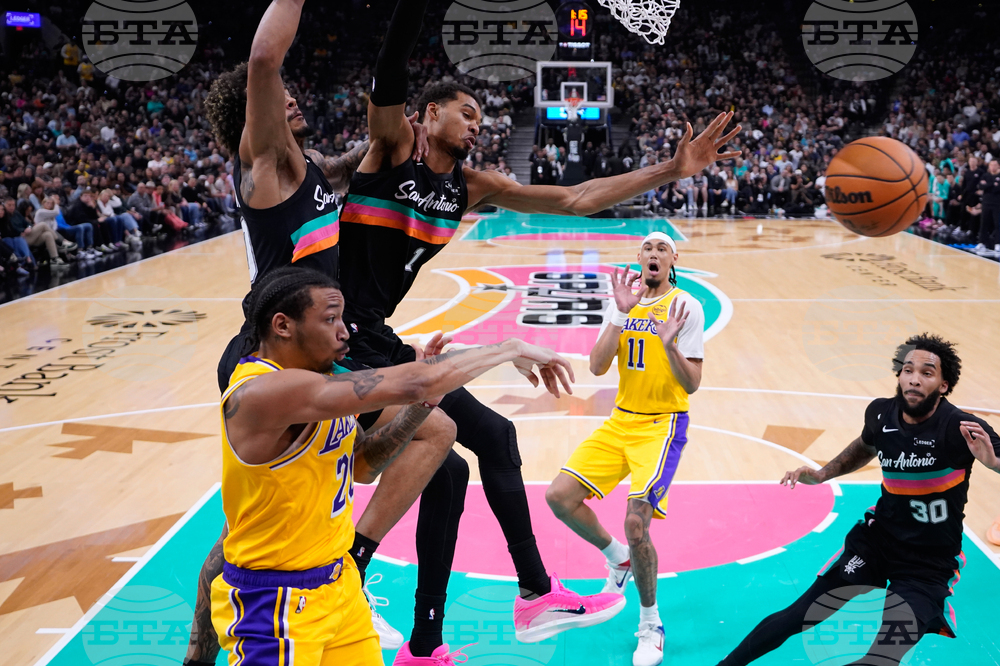 Lakers Spurs Basketball