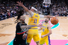 Lakers Spurs Basketball