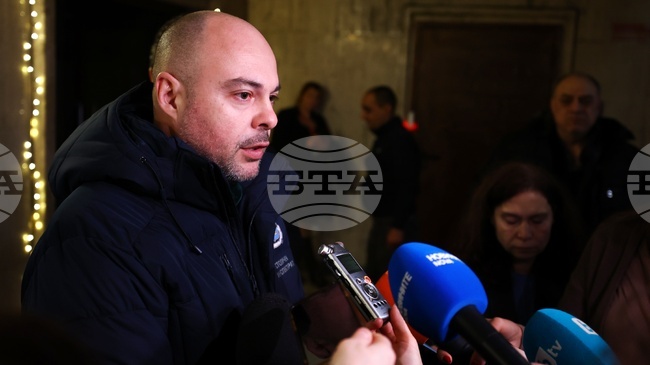 Общо 109 снегорина чистят улиците на София, трамвай №6 се движи по променен маршрут заради заледяване на релсите