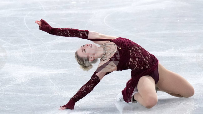 Амбър Глен спечели кратката програма при жените на първенството на САЩ по фигурно пързаляне с исторически резултат