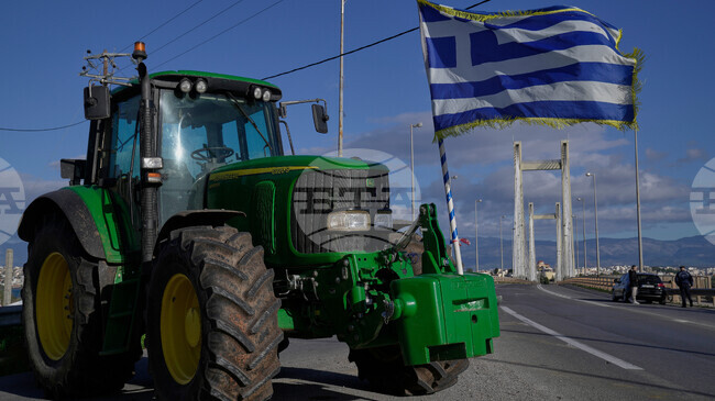 Гръцките фермери започнаха 48-часова блокада на пътища и гранични пунктове