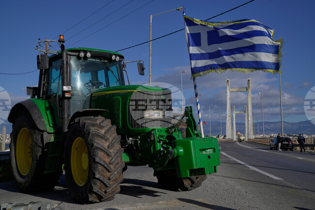 Protesting Greek Farmers to Meet with Prime Minister Mitsotakis on Tuesday