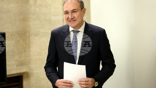 Депутатите да огледат всички изчисления и тогава да вземат решение, призова Борислав Гуцанов за промените в Кодекса за социално осигуряване