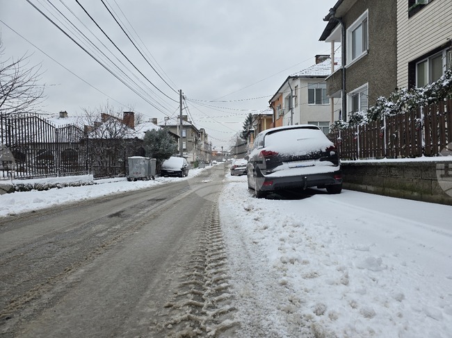 Обстановката по пътищата в община Свищов е нормална при зимни условия, съобщи за БТА кметът Генчо Генчев