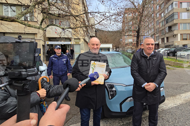 Община Сливен дари три автомобила на полицията за близо 90 000 евро