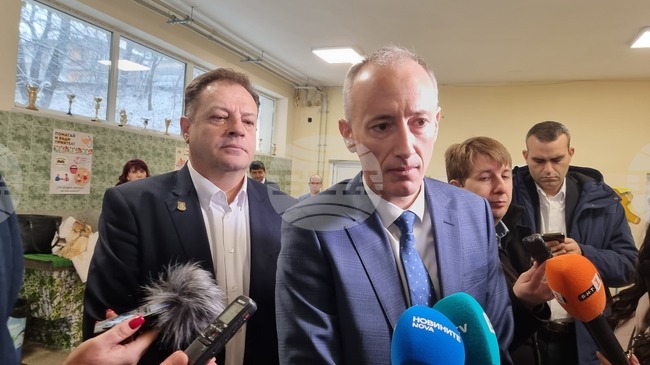 МОН подготвя отмяна на частта в националното външно оценяване след седми клас, включваща задачи от природните науки, каза Красимир Вълчев