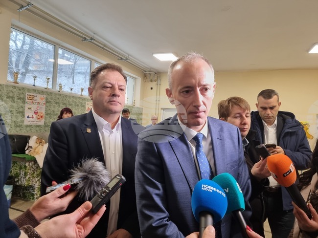 МОН подготвя отмяна на частта в националното външно оценяване след седми клас, включваща задачи от природните науки, каза Красимир Вълчев