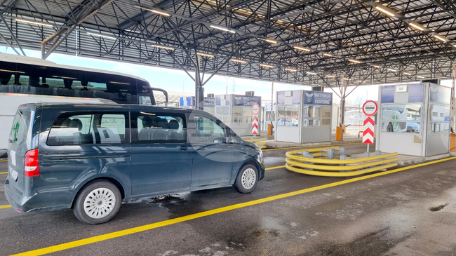 Customs Officers Detain Man With Serbian, Albanian Dual Citizenship for Smuggling Marijuana at Kapitan Andreevo Border Checkpoint
