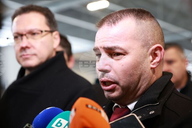 От днес се очаква на някои гранични преходи да има спиране и на трафика на леки автомобили заради протеста на гръцките фермери, предупреди директорът на "Гранична полиция"