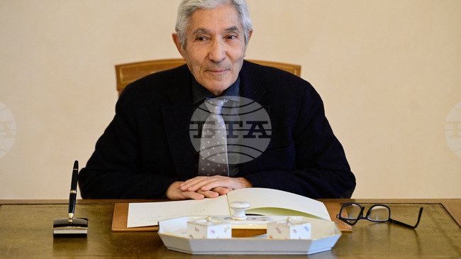 Писателят Буалем Сансал може да бъде избран за член на Френската академия почти три месеца, след като беше освободен от затвора в Алжир