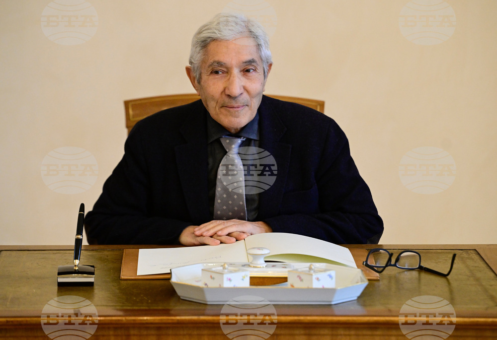 Писателят Буалем Сансал може да бъде избран за член на Френската академия почти три месеца, след като беше освободен от затвора в Алжир