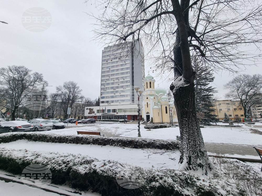 Нормална е обстановката в Пернишка област след падналия сняг, съобщиха от Областното пътно управление