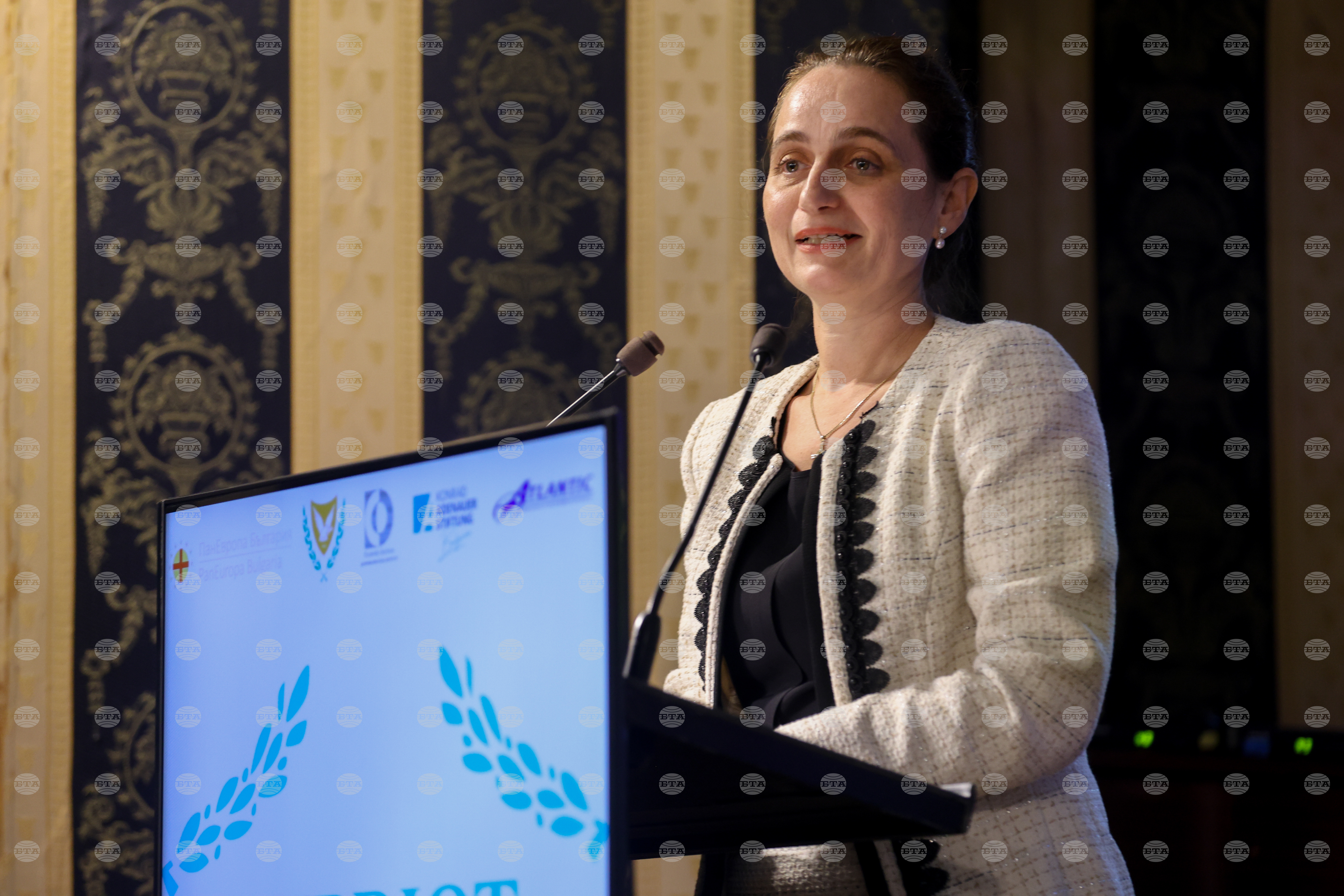 С присъединяването на България еврозоната става по-силна, заяви ръководителят на Представителството на ЕК в България