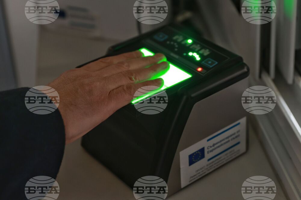 На месец ЕС засича средно по 100 души, които създават опасност за сигурността и се опитват да преминат външните граници