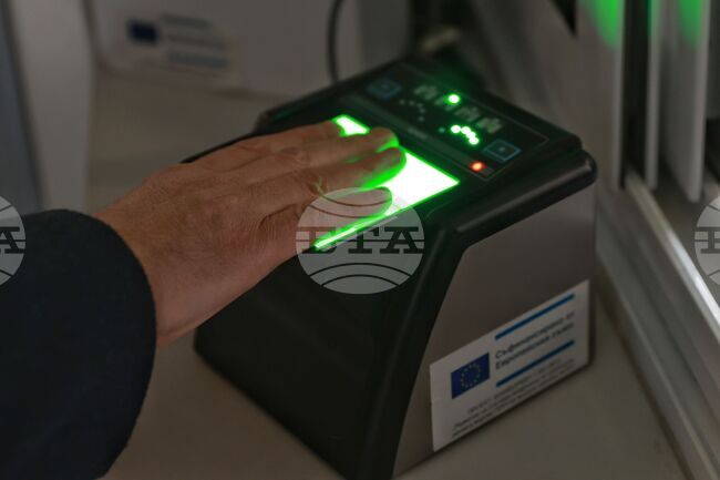 На месец ЕС засича средно по 100 души, които създават опасност за сигурността и се опитват да преминат външните граници