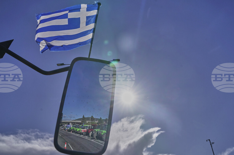 Greek Motorways Open to Traffic as Some Farmers End Protests