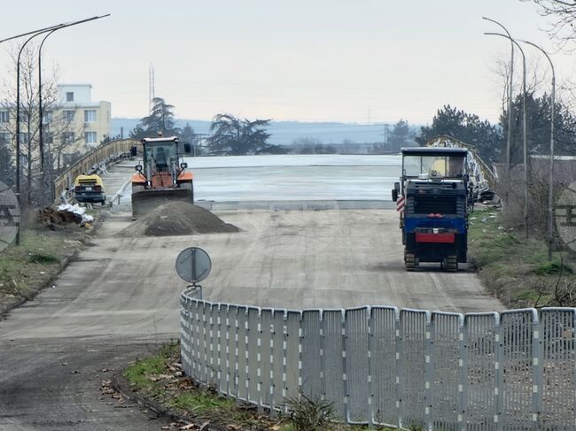 Ремонтът на надлеза при входа на Ямбол е удължен до 21 март, съобщиха от Областното пътно управление