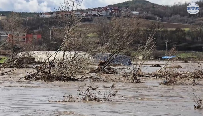 Измерените количества валежи в Крумовградско за последните 48 часа надхвърлят 280 литра на квадратен метър
