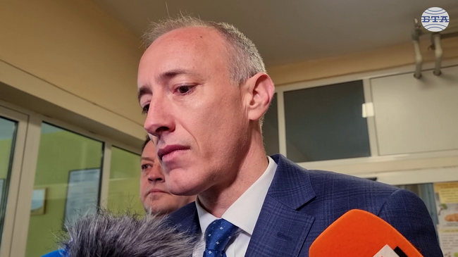 Училищата с одобрени проекти за изграждане на STEM центрове са 2300, каза министърът на образованието в оставка Красимир Вълчев