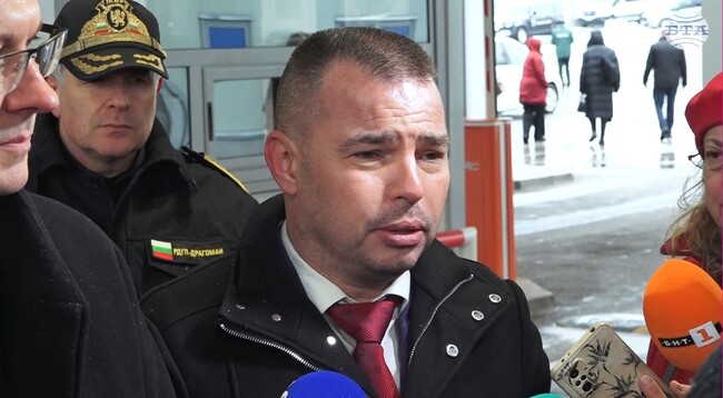 От днес се очаква на някои гранични преходи да има спиране и на трафика на леки автомобили заради протеста на гръцките фермери, предупреди директорът на "Гранична полиция"