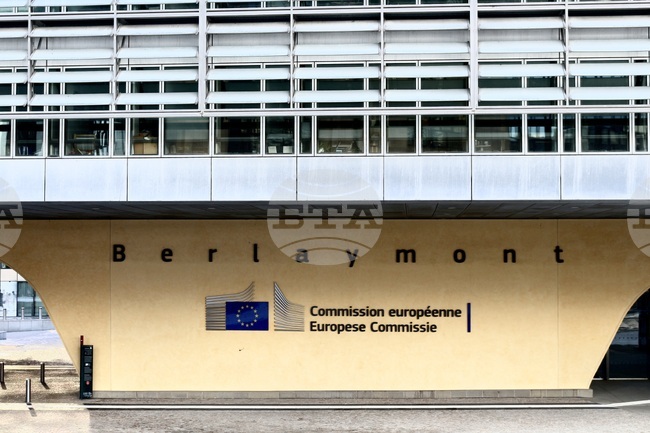 САЩ остават стратегически партньор за ЕС, продължаваме да работим в области от общ интерес, каза говорител на Европейската комисия