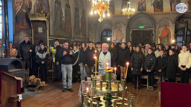 Със заупокойна молитва и поднасяне на венци и цветя в Казанлък отбелязаха 148-ата годишнина от освобождението на града