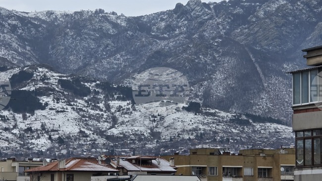 Получени и обработени са четири сигнала във връзка със силния вятър и снощния дъжд в община Сливен
