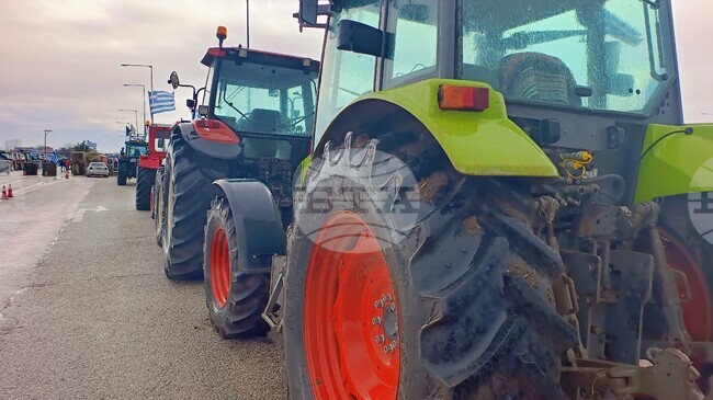 Greek Farmers Consider Continuing Protests after Talks with Prime Minister