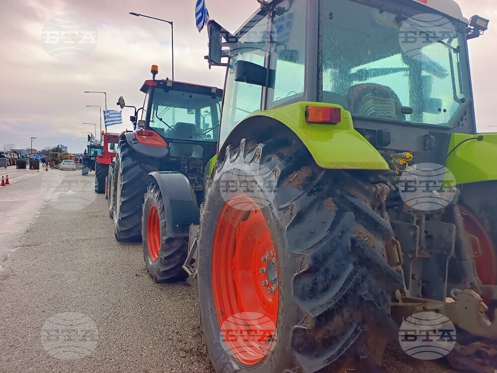 Greek Farmers Consider Continuing Protests after Talks with Prime Minister