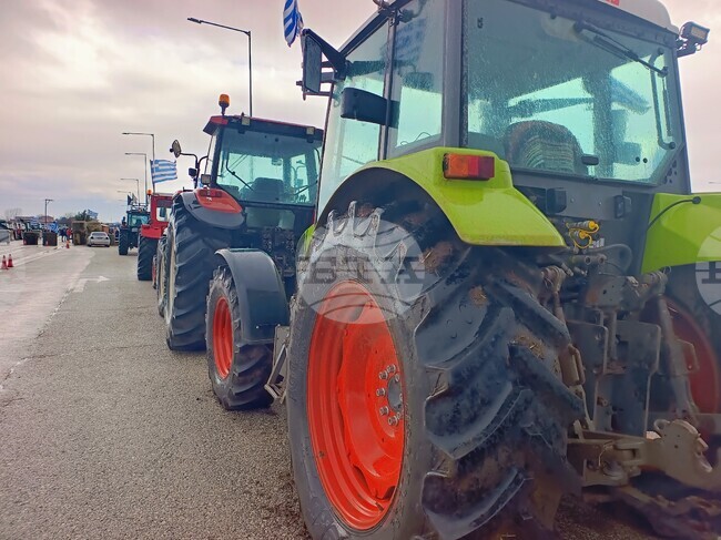 Greek Farmers Consider Continuing Protests after Talks with Prime Minister