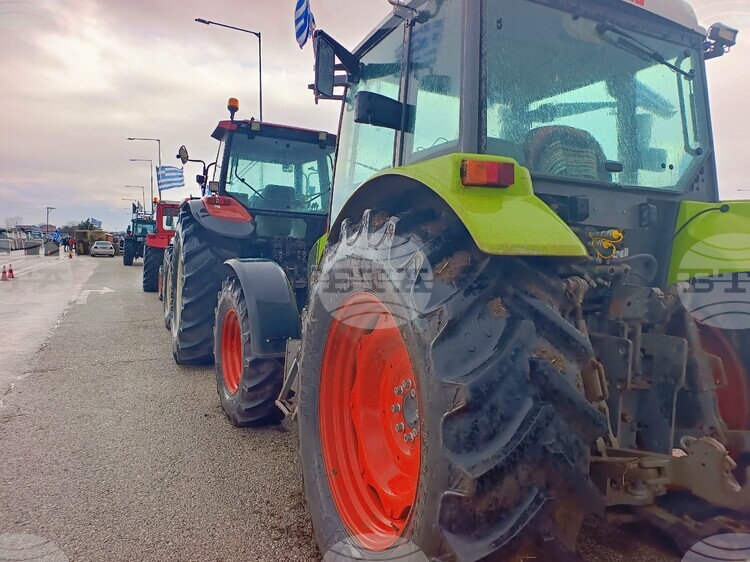Greek Farmers Consider Continuing Protests after Talks with Prime Minister