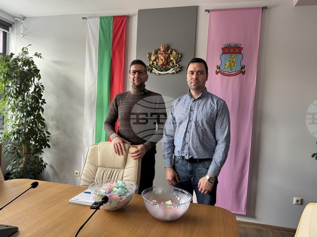 Общинското дружество-превозвач в Казанлък ще предостави карти за безплатно пътуване на шестима победители от коледната си томбола