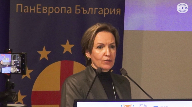 Стартът на кипърското председателство на Съвета на ЕС съвпада със завършването на формалната интеграция на България в Съюза, каза Гергана Паси